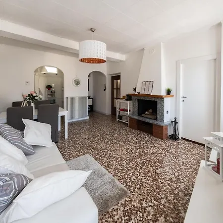 Family Nest Overlooking - By Rent Apartment *